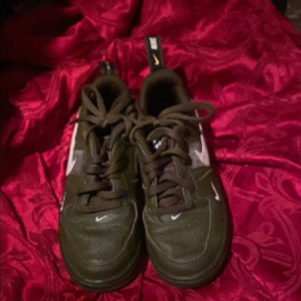 Nike Olive Green Sneakers with White Logo - Picture 3 of 8